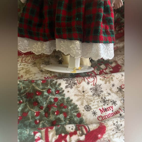 VINTAGE PORCELAIN HOLIDAY DOLL WITH STAND - Picture 4 of 13